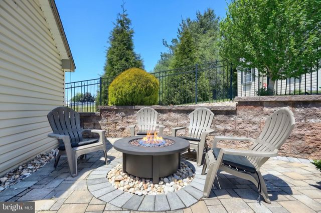 448 EL VISTA DR, Hanover, PA 17331