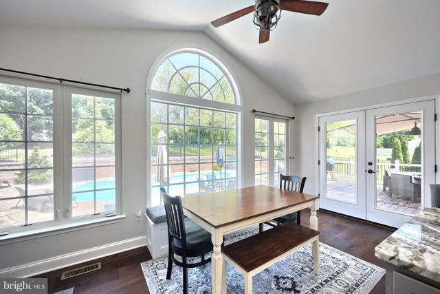 448 EL VISTA DR, Hanover, PA 17331