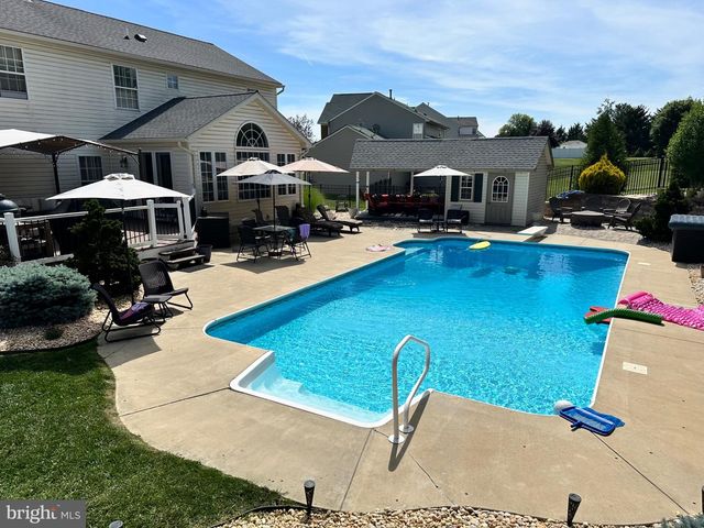 448 EL VISTA DR, Hanover, PA 17331