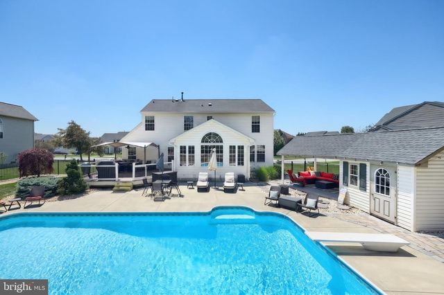 448 EL VISTA DR, Hanover, PA 17331