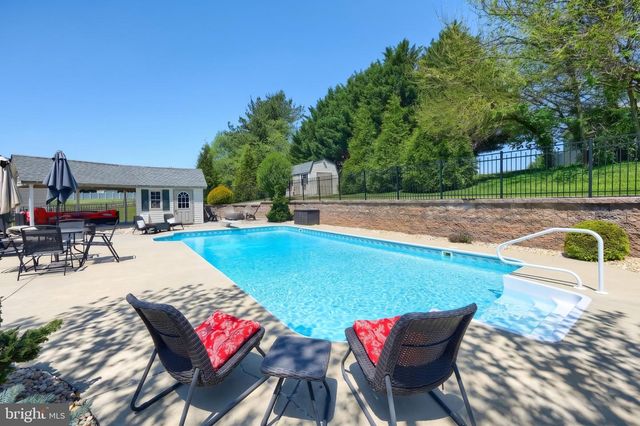 448 EL VISTA DR, Hanover, PA 17331
