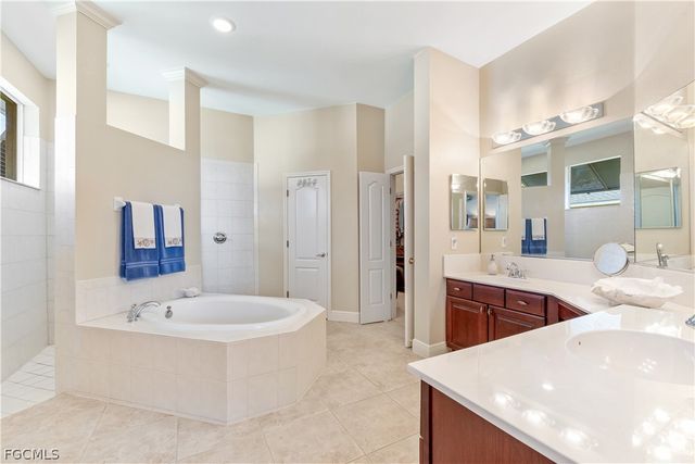 2205 SE 16th ST, Cape Coral, FL 33990