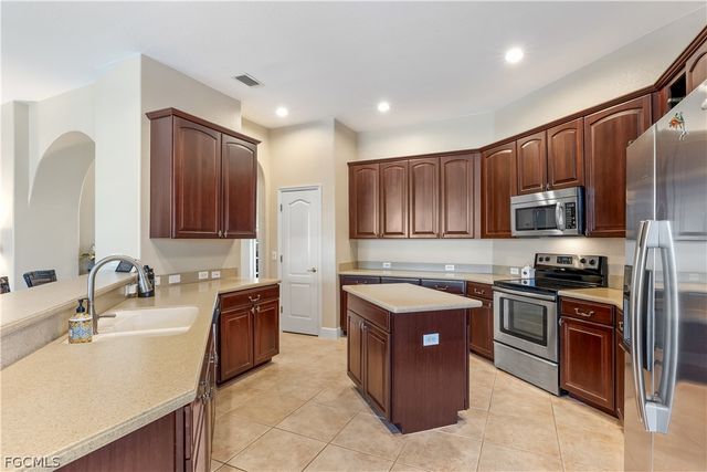 2205 SE 16th ST, Cape Coral, FL 33990