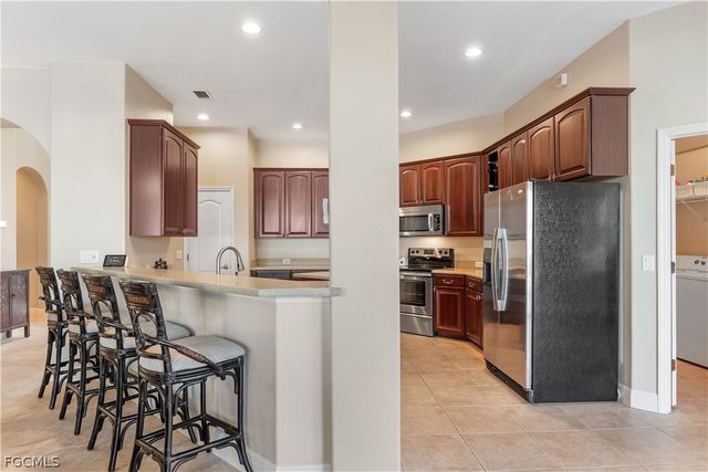 2205 SE 16th ST, Cape Coral, FL 33990