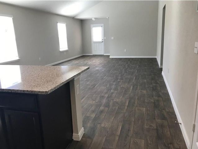108 Cranbrook LN, Hutto, TX 78634