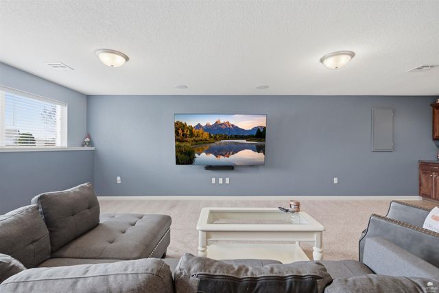 9786 Heather Lane, Manhattan, KS 66502