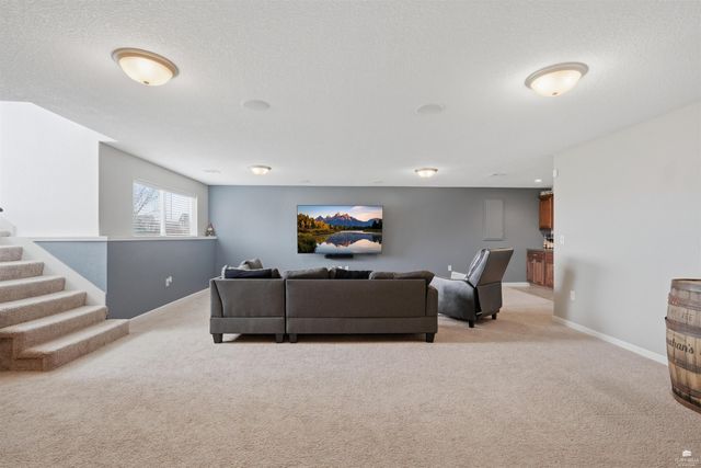 9786 Heather Lane, Manhattan, KS 66502