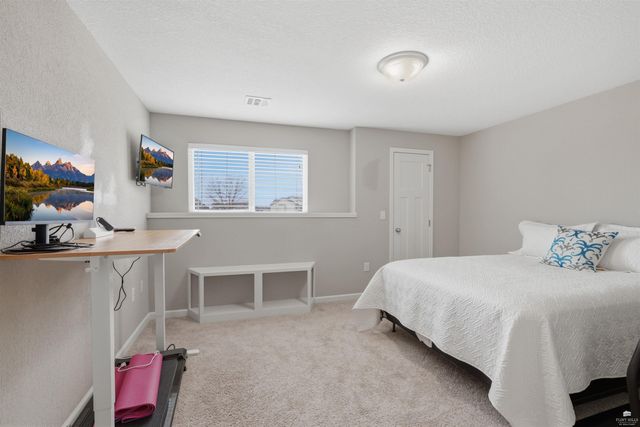 9786 Heather Lane, Manhattan, KS 66502