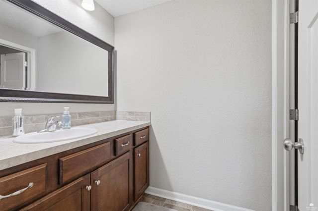 9786 Heather Lane, Manhattan, KS 66502