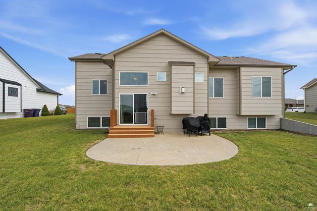 9786 Heather Lane, Manhattan, KS 66502