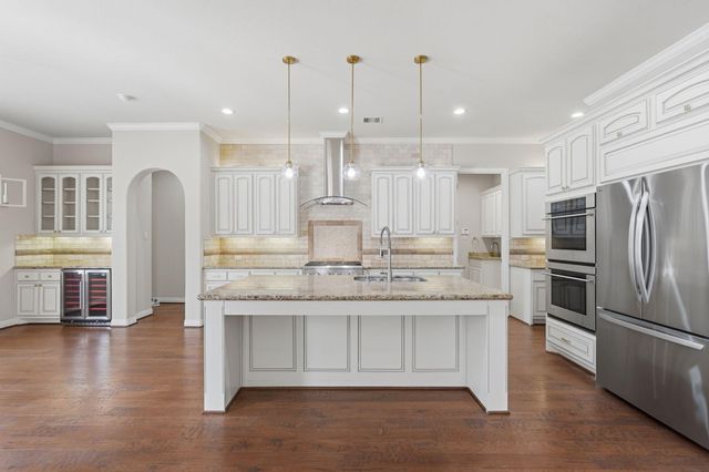 126 E Cove View Trail, The Woodlands, TX 77389