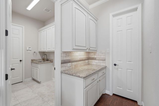 126 E Cove View Trail, The Woodlands, TX 77389