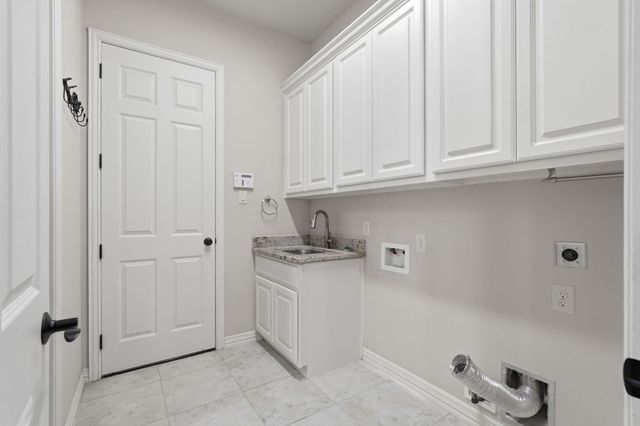 126 E Cove View Trail, The Woodlands, TX 77389