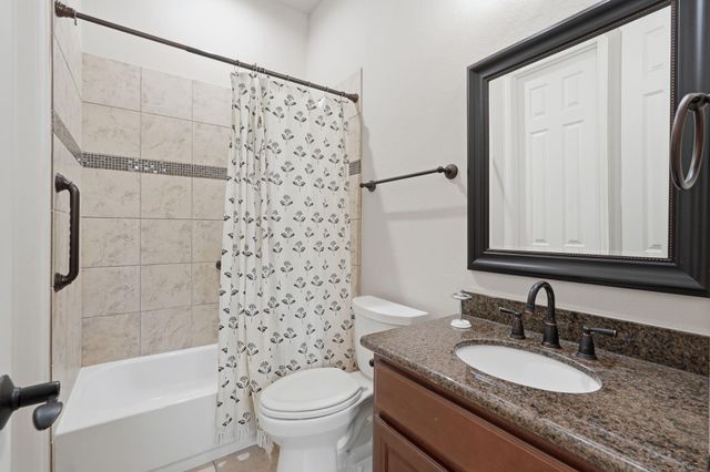 126 E Cove View Trail, The Woodlands, TX 77389