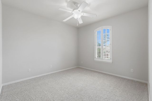 126 E Cove View Trail, The Woodlands, TX 77389