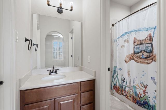 126 E Cove View Trail, The Woodlands, TX 77389