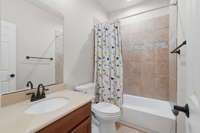 126 E Cove View Trail, The Woodlands, TX 77389