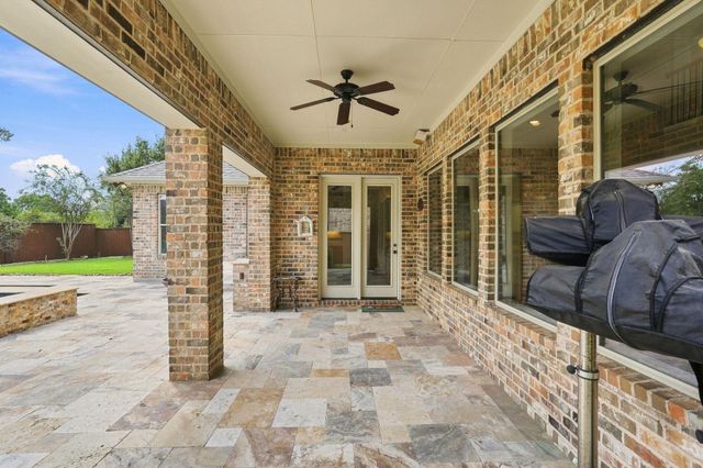 126 E Cove View Trail, The Woodlands, TX 77389
