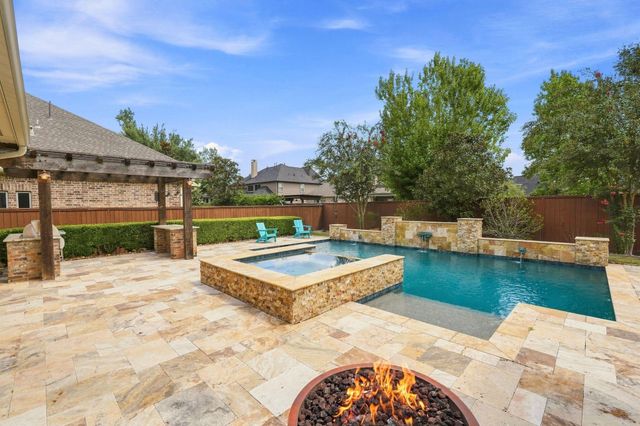 126 E Cove View Trail, The Woodlands, TX 77389