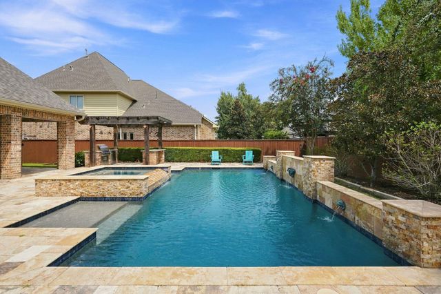 126 E Cove View Trail, The Woodlands, TX 77389