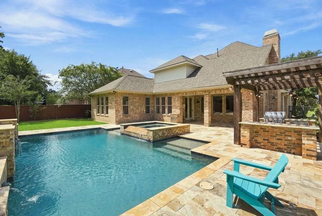 126 E Cove View Trail, The Woodlands, TX 77389