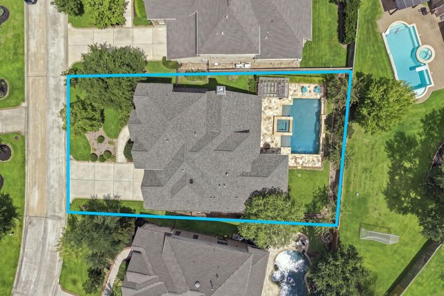 126 E Cove View Trail, The Woodlands, TX 77389
