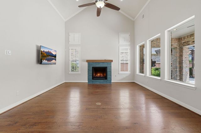 126 E Cove View Trail, The Woodlands, TX 77389