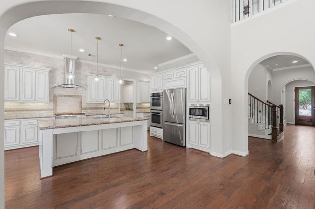 126 E Cove View Trail, The Woodlands, TX 77389