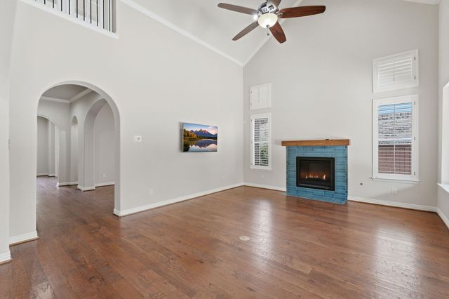 126 E Cove View Trail, The Woodlands, TX 77389