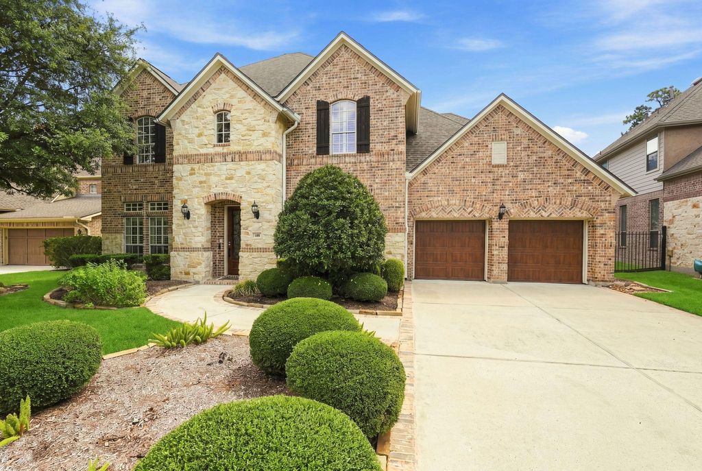 126 E Cove View Trail, The Woodlands, TX 77389