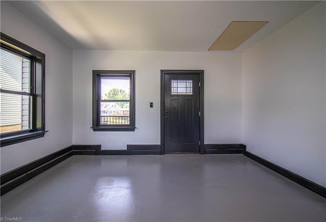 208 Sheppard Point, Lexington, NC 27292