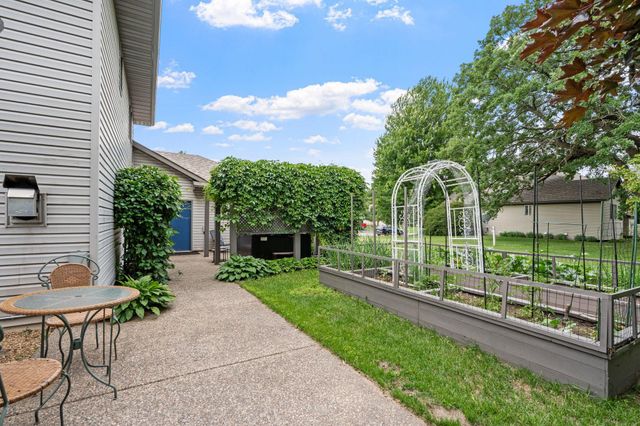 6224 Glacier Drive, North Branch, MN 55056
