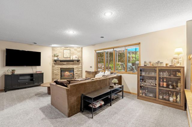 6224 Glacier Drive, North Branch, MN 55056