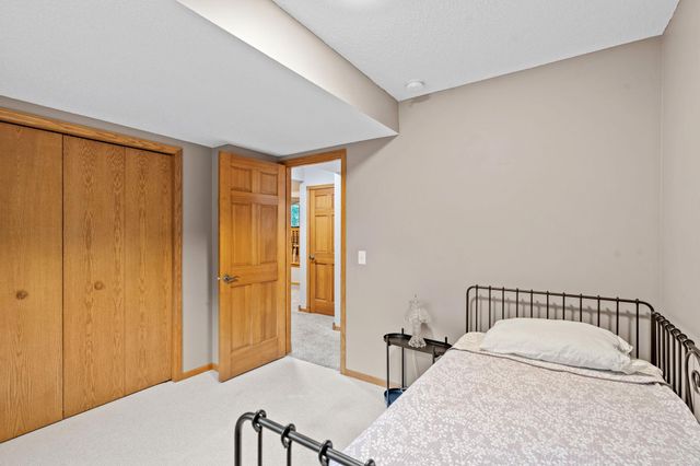 6224 Glacier Drive, North Branch, MN 55056