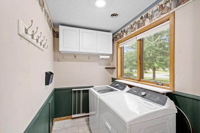 6224 Glacier Drive, North Branch, MN 55056