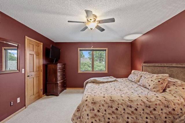 6224 Glacier Drive, North Branch, MN 55056