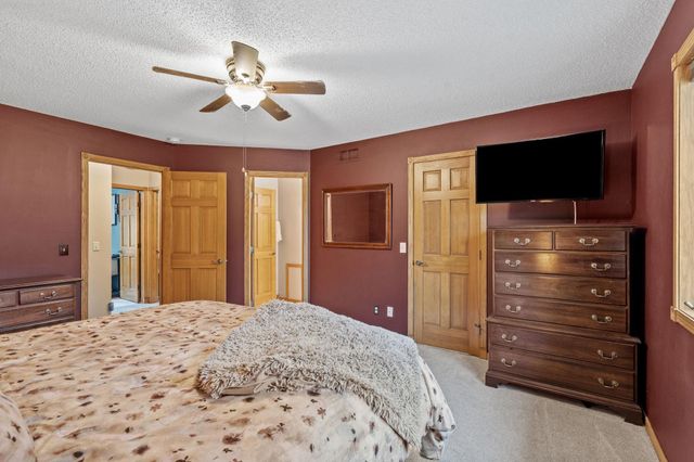 6224 Glacier Drive, North Branch, MN 55056