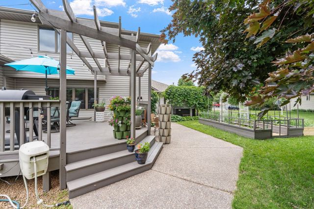 6224 Glacier Drive, North Branch, MN 55056