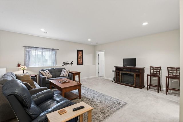 8270 Oakview Court N, Maple Grove, MN 55369
