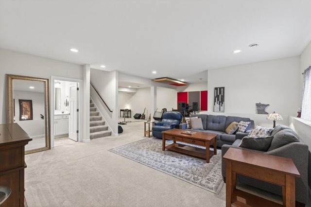 8270 Oakview Court N, Maple Grove, MN 55369