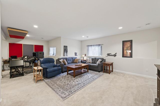 8270 Oakview Court N, Maple Grove, MN 55369