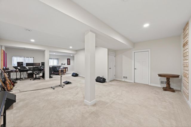 8270 Oakview Court N, Maple Grove, MN 55369
