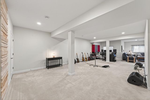 8270 Oakview Court N, Maple Grove, MN 55369