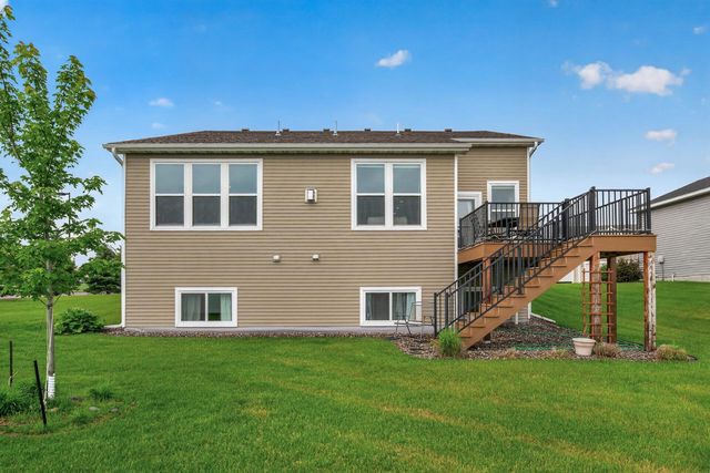 8270 Oakview Court N, Maple Grove, MN 55369
