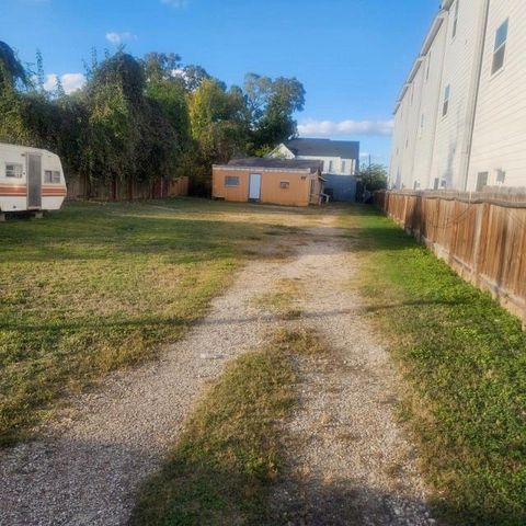 320 Thornton Road, Houston, TX 77018