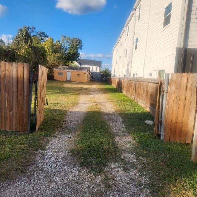 320 Thornton Road, Houston, TX 77018