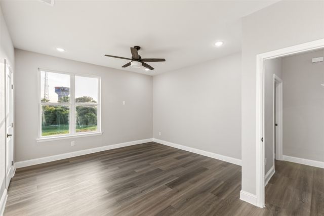 825 Premier Parkway, Grand Prairie, TX 75051