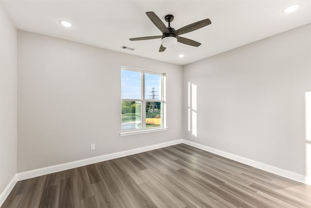825 Premier Parkway, Grand Prairie, TX 75051