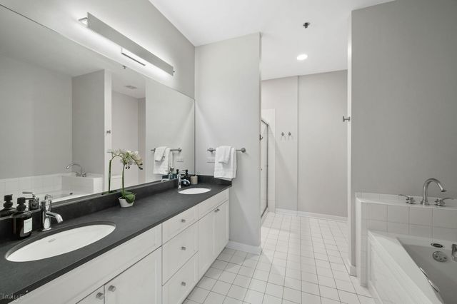 1750 N WOLCOTT Avenue 201, Chicago, IL 60622
