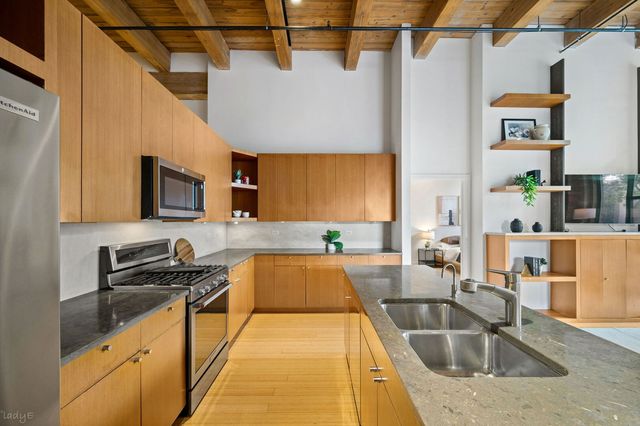 1750 N WOLCOTT Avenue 201, Chicago, IL 60622